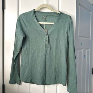 Patagonia Women's Mainstay long sleeve Henley in Green. Small. Organic cotton